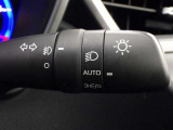 【オートライト】車外の明るさに応じて、自動的にライトの点灯・消灯をしてくれます。
