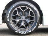 足元はBARBERO STYLING HEX17インチAWにナスカータイヤを装着済み♪