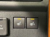 寒い日のドライブを快適にする運転席&助手席シートヒーターが付いてます。その隣にはアクセサリーソケット(12V/120W)も装備されています。