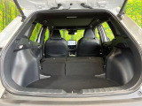 普段のお買い物や通勤、送迎等に十分な荷室スペースを確保しております。セカンドシートを倒すと、大きな荷物の積載も可能です♪