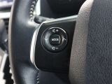 ステアリングスイッチ付き。前方から目を離すことなく操作することが可能です。