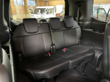 広々した後部座席で、大人が乗ってもストレスなくロングドライブが楽しめます!