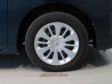 純正のスチールホイール+ホイールキャップ装着車です。