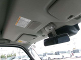 ルームミラー付きですので、後方確認ができます。