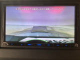 【バックカメラ】運転が苦手な方も車庫入れラクラクです!ギアをリバースに入れれば自動的に切り換わりますので、面倒な操作は不要です♪狭い駐車場もお車を傷つけず安心ですね!