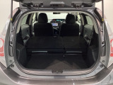 リアシートを倒すと、ラゲッジスペースを広くお使いいただけます!