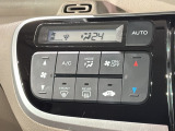 オートエアコンがついていますので、簡単操作で快適に過ごせます。希望の温度に自動調整してくれるのが便利です。