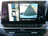 アラウンドビューモニター。空の上から見下ろすような視点でスムース駐車。