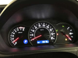 とっても見やすいメーターです。夜間時はラグジュアリーな気分にさせてくれる照明が魅力ですので、夜のドライブも楽しみになりますよ♪