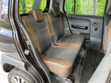 後部座席も気になるようなキズ・汚れやへたり等、大きなダメージはなく、良好な状態です。
