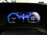 とっても見やすいメーターです。夜間時はラグジュアリーな気分にさせてくれる照明が魅力ですので、夜のドライブも楽しみになりますよ♪