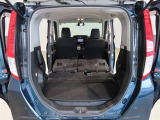 簡単に広がるラゲッジスペース♪可倒リヤシートを前に倒せばラゲッジスペースがさらに拡大!大きな荷物も収まります(^^)