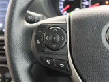 便利なステアリングスイッチ付きでナビに目をやらなくても音量調整等が可能です。