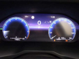 とっても見やすいメーターです。夜間時はラグジュアリーな気分にさせてくれる照明が魅力ですので、夜のドライブも楽しみになりますよ♪