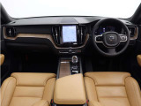 Google搭載/ETC2.0/360度カメラのフルセット搭載。9インチ・タッチスクリーン式センターディスプレイと、モード選択式の12.3インチデジタル液晶ドライバー・ディスプレイを装備。