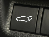 【パワーバックドア】スマートキーや運転席のボタンを押すだけでリアゲートが自動で開閉します!荷物を持っている時や、高い位置にあるバックドアを閉める際に便利な機能です♪