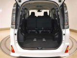 ラゲッジスペース!ワンタッチで折りたためるサードシート!