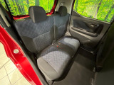後部座席も気になるようなキズ・汚れやへたり等、大きなダメージはなく、良好な状態です。