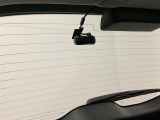 後方にもドライブレコーダーのカメラが付いています。前後両方でお車の周りを監視・記録いたします。