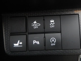 パーキングセンサーや横滑りを防ぐVSA等のスイッチ類は運転席の右側、手の届きやすい位置にあります。