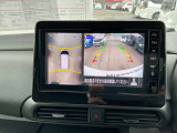 【アラウンドビューモニター】周囲を見渡せる映像で、スムースな駐車をサポートします