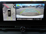 空から見下ろすような視点で、スムーズな駐車と安全確認をサポートする「アラウンドビューモニター」付です。