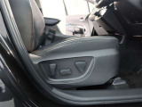 パワーシート搭載。微妙な調整が手軽にでき、ピッタリなポジションで運転することが可能です。
