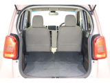 簡単に収納できる後部座席!大空間が出現します!シートアレンジが多彩な点も特徴です!レジャー用品も積み込めます!