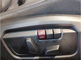 【コックピットシート】BMW車の主役席。車体中央にくる様に配置し車両重心とが一致する事でドライバーと車との一体感あるドライビングを実現。人間工学に基づき形成した形状が長時間のドライブ疲労も軽減します!