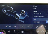 シーンに応じて前後駆動トルク配分を最適化し、安心して意のままに車を操れる電子制御フルタイムAWD搭載。レクサスのスッキリとした操舵応答と力感のある走りが両立され、自然で気持ちの良い走りが実現されます。