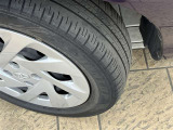 タイヤ残り溝もバッチリ!溝が少ないとスリップしたりブレーキ時の制動距離が長くなってしまいます。交換までまだまだ余裕があるのは経済的にも助かります。