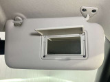 【運転席サンバイザー】鏡が付いているのでメイク直しなどにも便利★