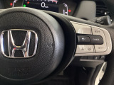 ハンドルにHondaセンシング系のクルーズコントロールやレーンキープアシストなどのスイッチが装備されています。ハンドルから手を離さず安全に操作できます。