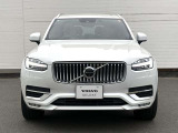 北欧流のラグジュアリーを体現したXC90。伝統的なスカンジナビアン・デザインを継承しながら、躍動感にあふれ優雅な雰囲気を身にまとう、新しい潮流を具現化したスタイリングです。