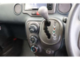 ハンドルからの移動が少なく操作がしやすいインパネシフトです。