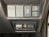 Hondaセンシング用の、VSA(ABS+TCS+横滑り抑制)解除と路外逸脱抑制機能などのオンオフスイッチはハンドルの右側に装備。その下にETC2.0がついています。高速道路の料金所の通過も楽々です。