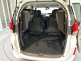 3列めを跳ね上げれば広大な荷室が生まれます。