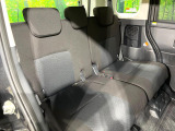 後部座席も気になるようなキズ・汚れやへたり等、大きなダメージはなく、良好な状態です。