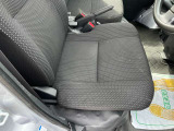 中古車両ですから、シートなどのインテリアに使用感や経年劣化が見られるものの、目立つ様な大きなダメージはなく、主要装備類に動作不良などの故障は有りません!