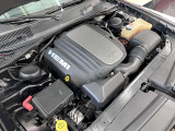 V8 5.7L  HEMIエンジン。アメ車らしいドロドロとした音が出ます。