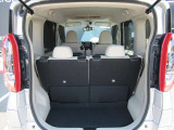 トランクルームも広々♪開口も大きく、席もスライド・倒すことで荷物ものせやすくなっています。