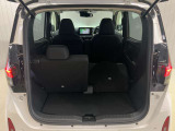 【ラゲッジルーム】後部座席を倒せば大きな荷物も積むことが出来ます!!大きなゴルフバックなどもつめます。