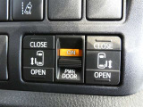 電動スライドドアのスイッチで車内からもスライドドアの開閉ができます。イージークローザー機能で半ドアになることも防止してくれます。