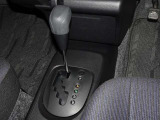操作が楽なフロアシフト、インパネ周りもすっきりしています。