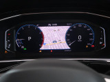 メーターパネル内のディスプレイに、トリップコンピュータやオートチェックシステム等の情報を表示。平均時速や外気温、各種警告灯が確認できる他、平均燃費などを表示する機能を備えています。