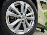【純正17インチアルミホイール】外観にマッチした純正アルミホイールを装着しております。各種社外アルミホイールや、スタッドレスタイヤも取扱いしております。是非ご相談ください♪