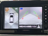 【アラウンドビューモニター】車を上から見下ろしているかのような映像で周囲の状況がひと目で確認、狭い駐車場に駐車するときも安心です♪