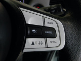 ハンドル右側にはクルーズコントロールのスイッチが装備され運転中の操作も安心して行えます!