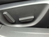 運転席10Wayパワーシート&ドライビングポジションメモリー機能