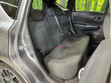 コンパクトカーですが、セカンドシートは十分な広さがあり快適にお乗りいただけます♪シートを倒して大きな荷物を積んだりと、用途の幅が広い1台です。